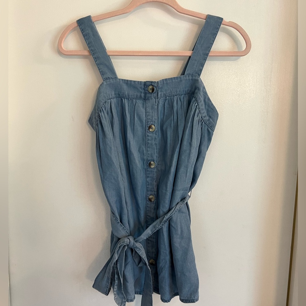 A Pea in the Pod chambray top